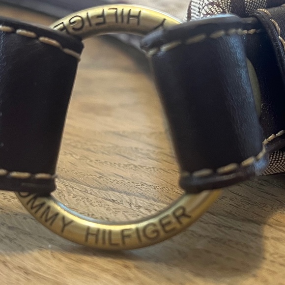 Tommy Hilfiger Logo Shoulder Bag – Cloth with Leather Trim 👜✨ - Picture 9 of 14